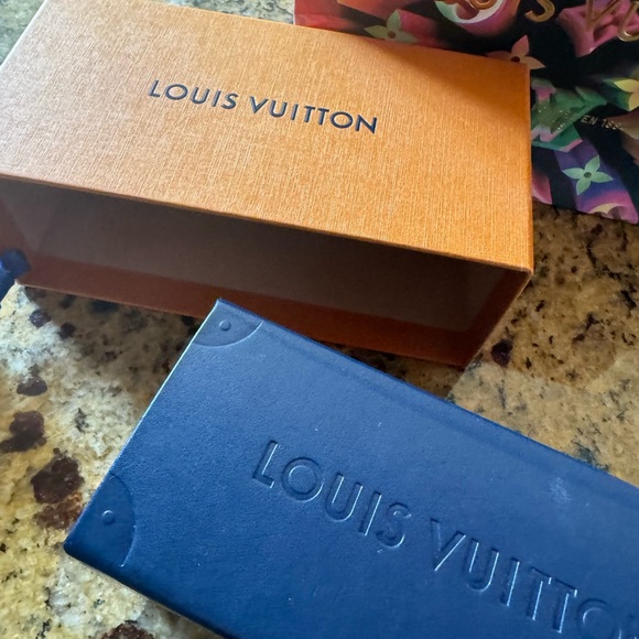 Louis Vuitton sunglasses - absolute perfect condition - Picture 4 of 4